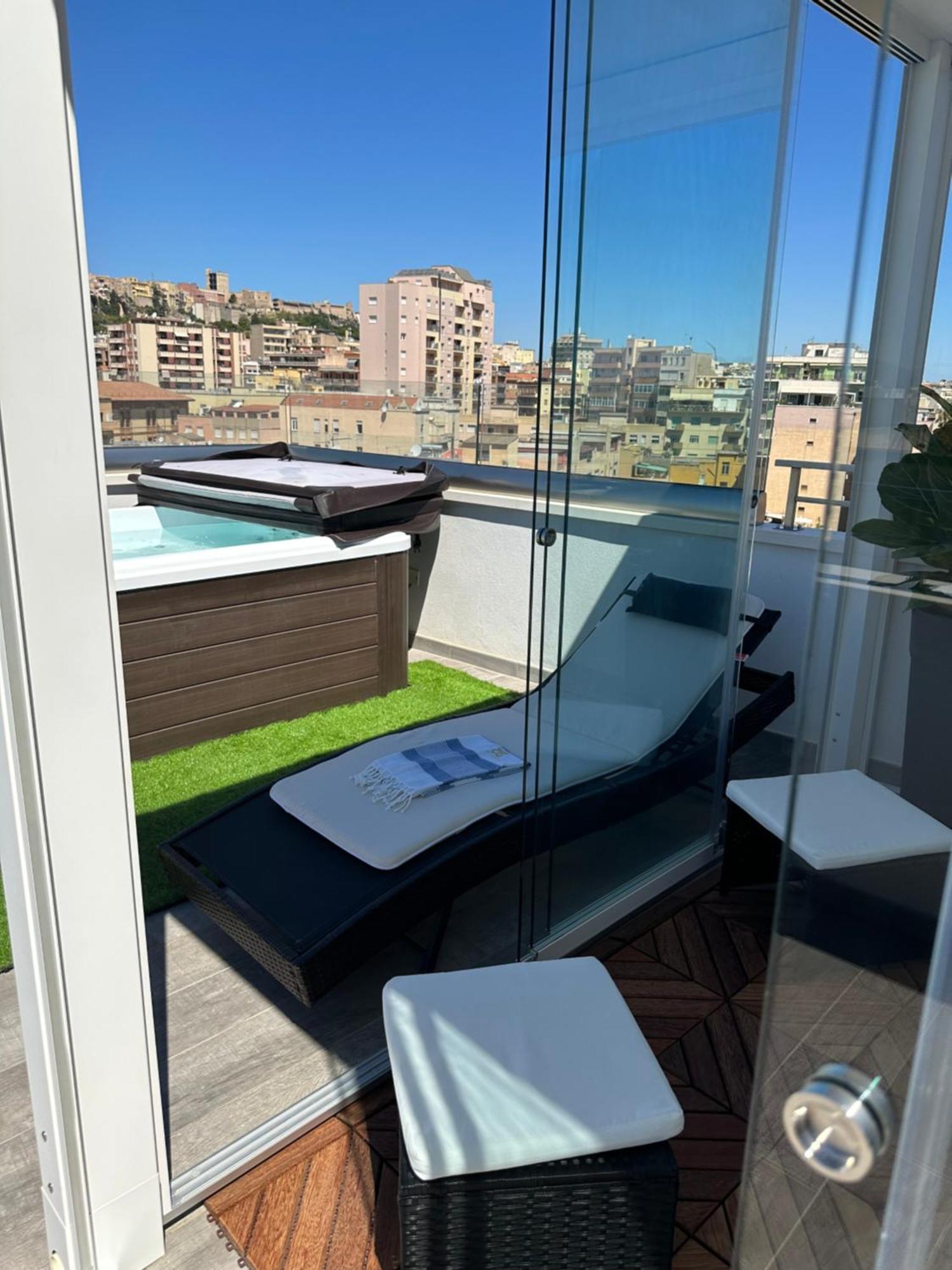 18 Dante Luxury Suites Cagliari Exterior photo